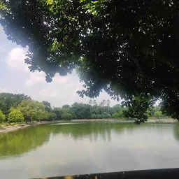 Victoria Memorial Western Pond