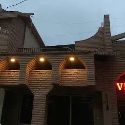 Vini's Bar & Restaurant