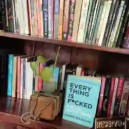 Vintage Vibes | A Book Café