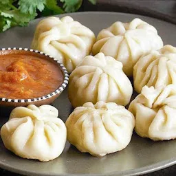 WAH MOMOS