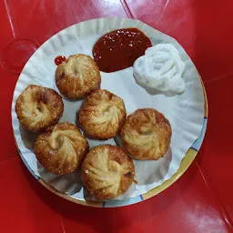 WAH MOMOS