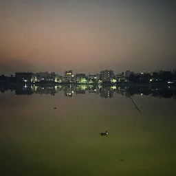 Walking track Nagole Lake