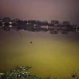 Walking track Nagole Lake