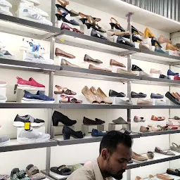 Warehouse Footwear Store (Maninagar)