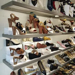 Warehouse Footwear Store (Memnagar)