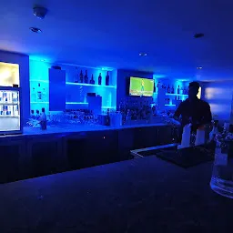 Waves Bar & Lounge