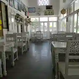Y Cafe & Restaurant