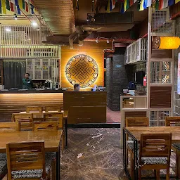 Yeti - The Himalayan Kitchen, Cross Point