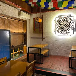 Yeti - The Himalayan Kitchen, Cross Point