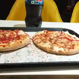 Your's Pizza
