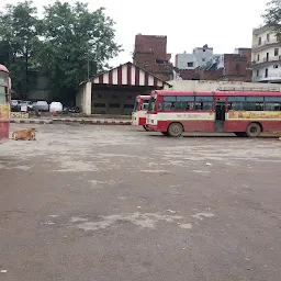 Zero Road Bus Stand